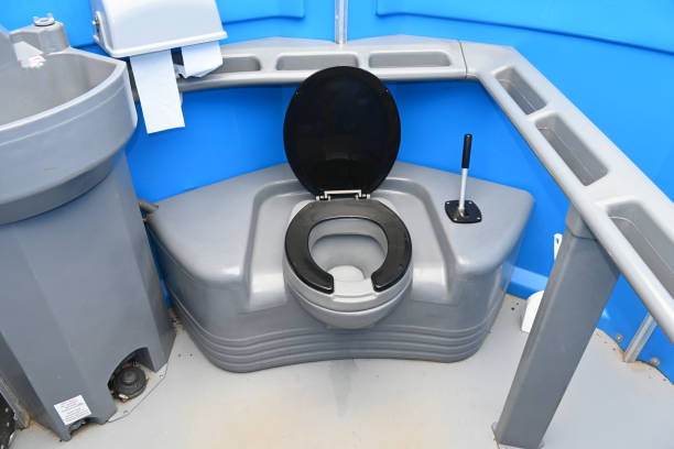 Best Portable toilet rental cost  in Edgewood, WA
